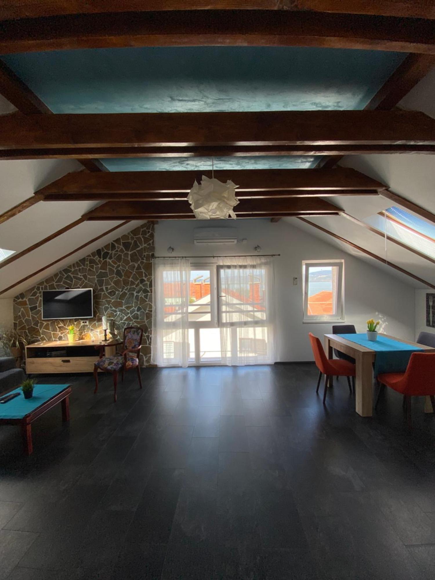 Apartment No10 *