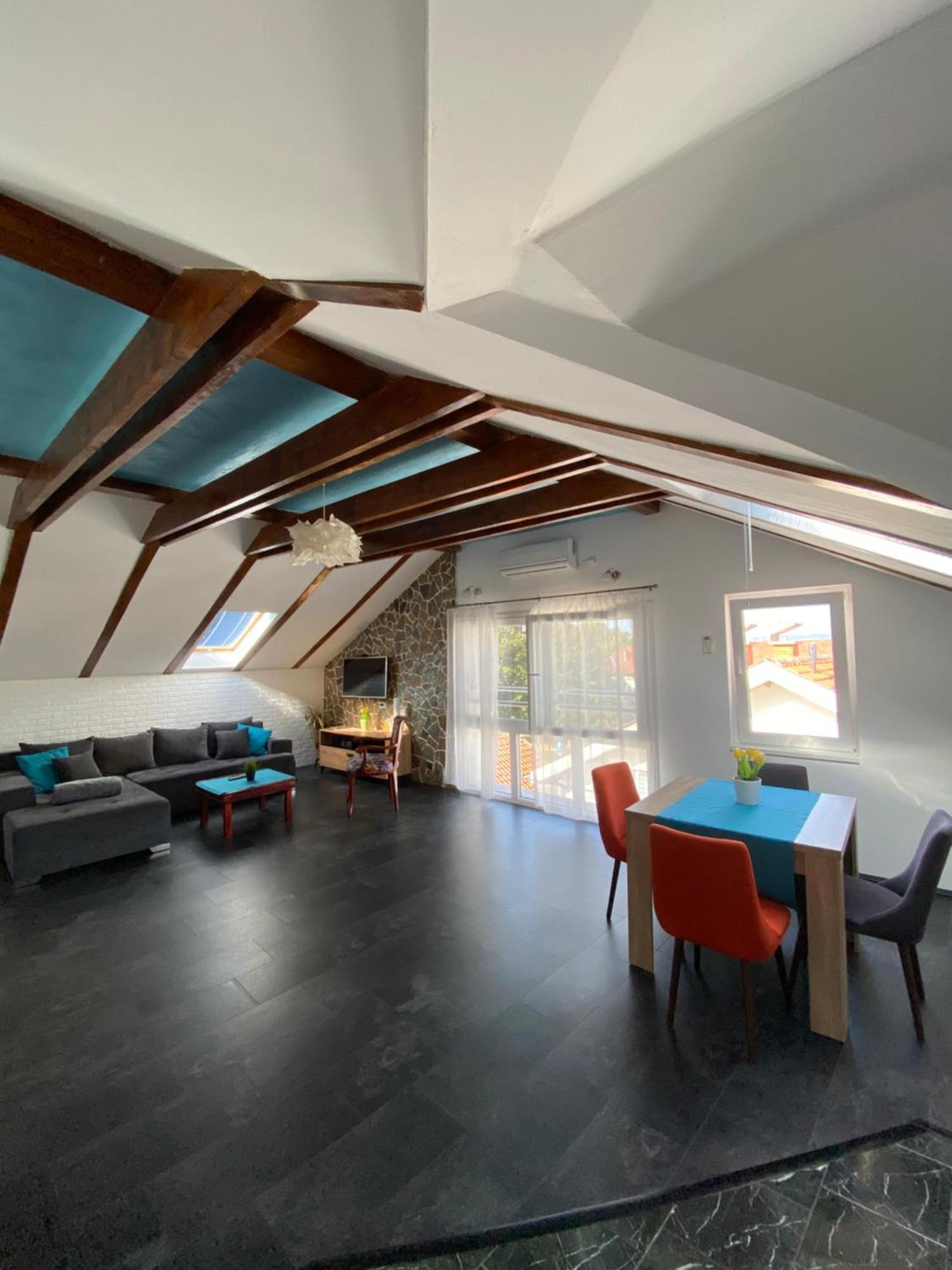 No10 Apartment