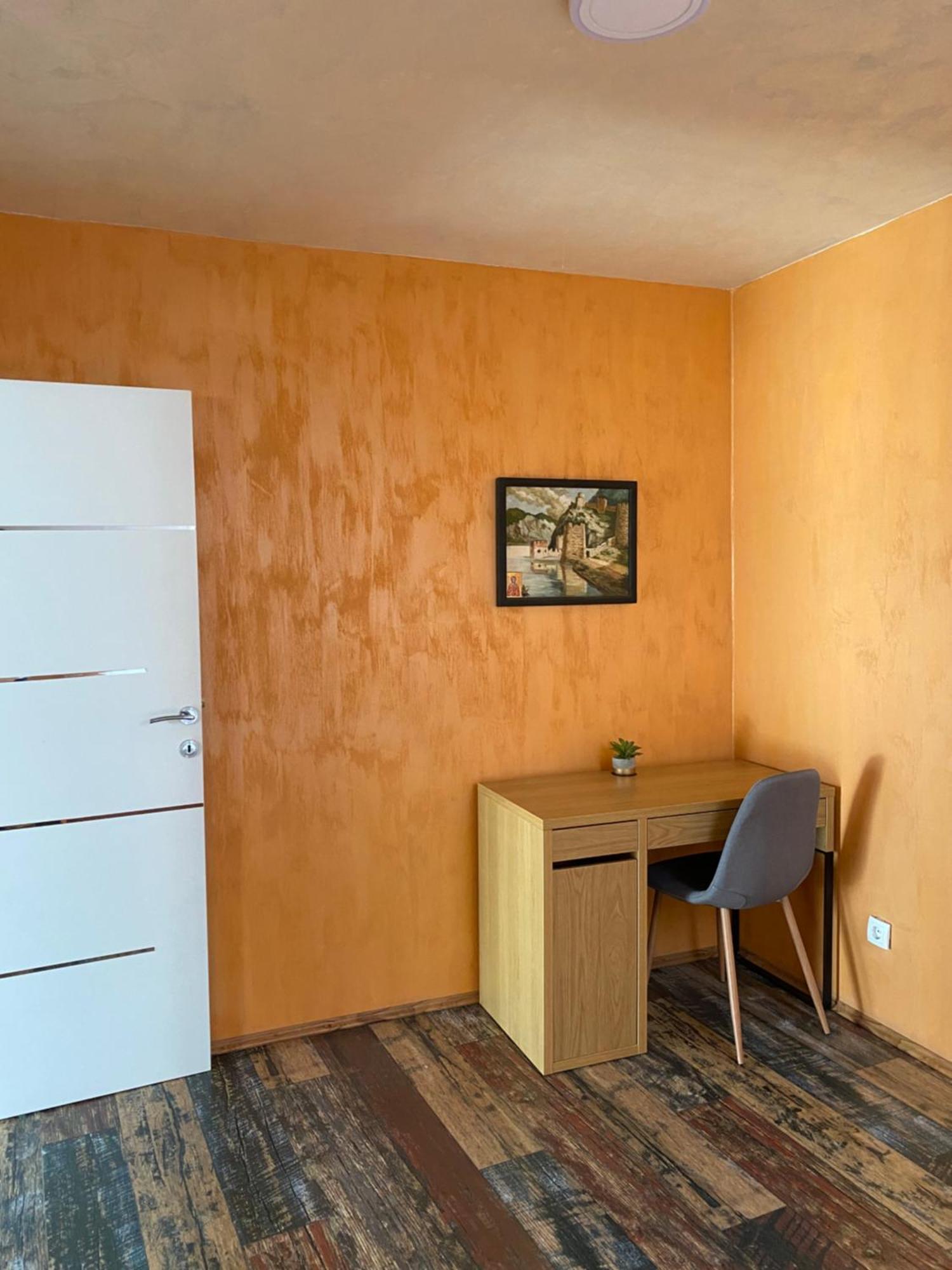 Apartment No10 *